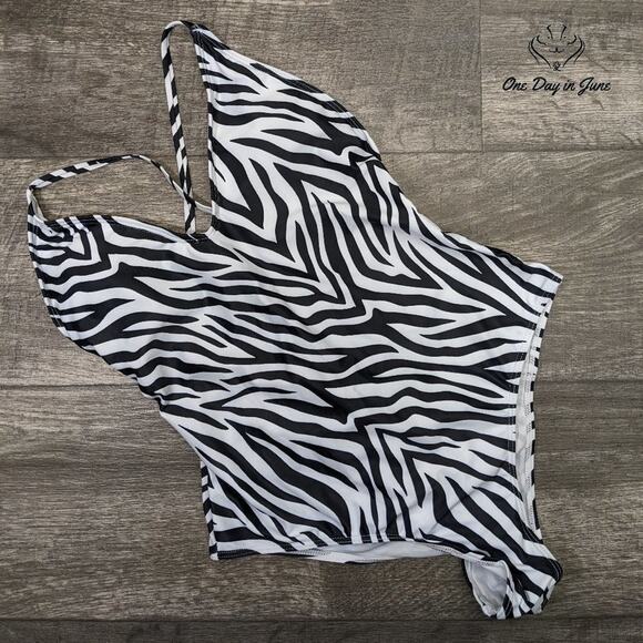 Amzbrly Zebra Striped Criss Cross Ruched Back One Piece Swimsuit Size M - Picture 1 of 3